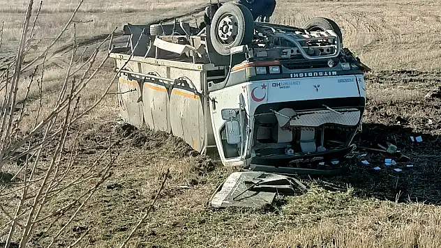 Konya yolunda kamyon şarampole uçtu: Sürücü yaralı