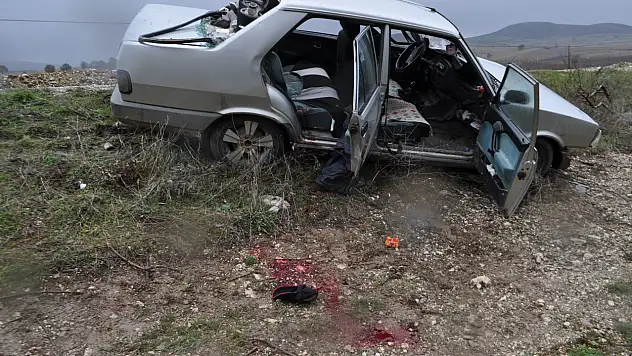 Konya yolunda karavanla otomobil çarpıştı: 1'i ağır 3 yaralı