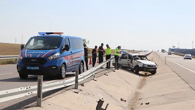 Konya yolunda kaza! Tofaş iki büklüm oldu