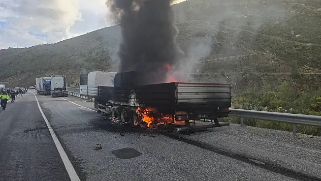 Konya yolunda korku dolu anlar: TIR dorseden ayrıldı bir anda alevler yükseldi