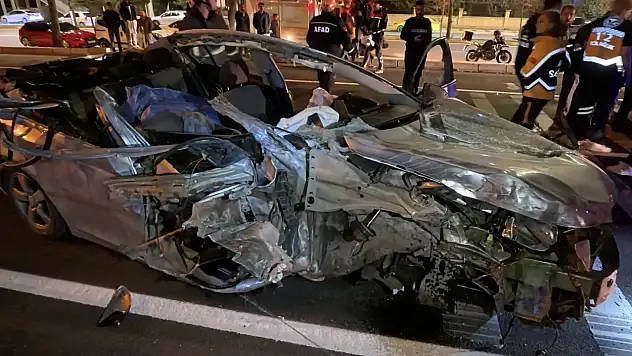 Konya yolunda korkunç kaza! Otomobil TIR'a çarptı: 1 ölü, 1 ağır yaralı