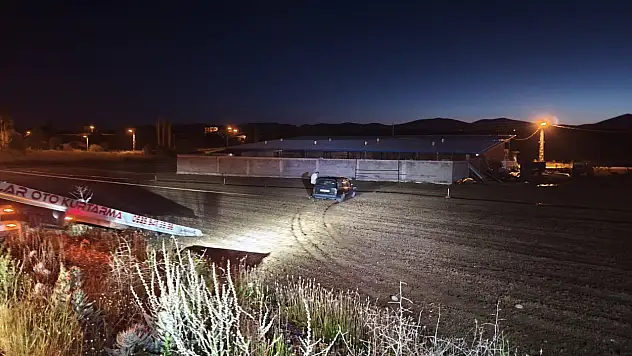 Konya yolunda otomobil tarlaya uçtu: 4 yaralı