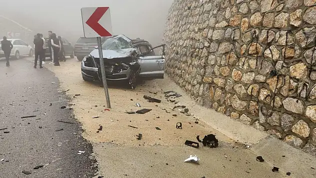 Konya yolunda otomobil TIR'ın dorsesine çarptı: 6 yaşındaki Bilge Mila hayatını kaybetti!