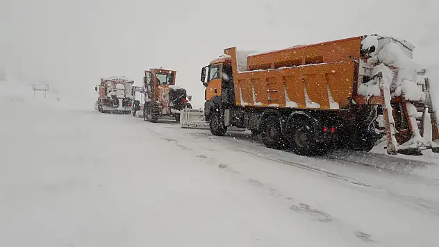 Konya yolunda yoğun kar yağışı