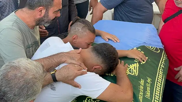 Konya yolundaki feci kazada hayatını kaybeden anneye veda