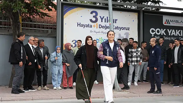 Konya Zabıtası sahaya farkındalıkla iniyor: Görme engelli vatandaşlardan özel eğitim