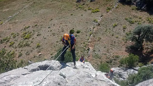 Konya'da kayalıklarda mahsur kalan keçiler, AFAD ekiplerince kurtarıldı