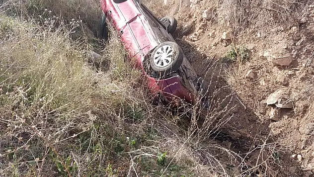 Konya'da kontrolden çıkan otomobil kanala uçtu!