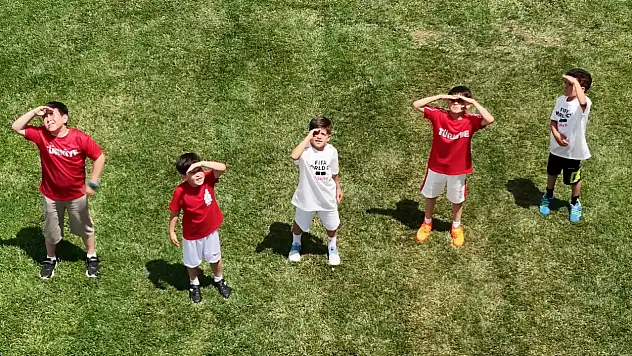 Konyalı bakan A Milli Futbol Takımı için  topun başına geçti!