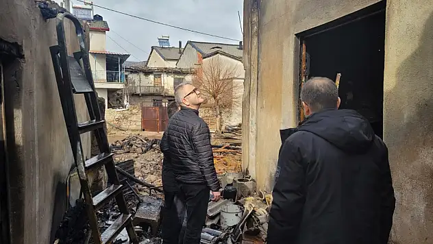 Konyalı başkan evi yanan aileyi ziyaret etti: 'Her türlü desteği sağlayacağız'