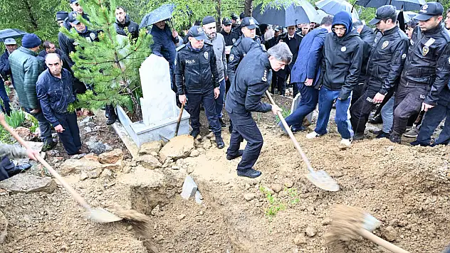 Konyalı Polis Memuru Hüseyin Acar gözyaşlarıyla toprağa verildi