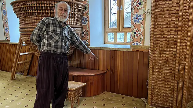 Konyalı usta cami içerisine cami yaptı
