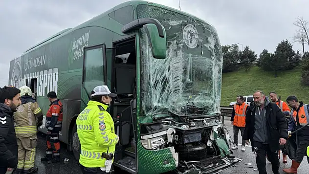 Konyaspor takım otobüsü kaza yaptı! 3 yaralı