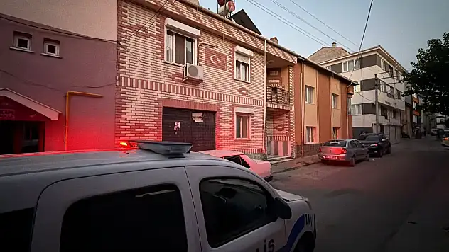 Kötü koku ihbarı üzerine eve giren polis ekipleri kahreden manzarayla karşılaştı!