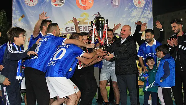 Köyler arası futbol turnuvasının şampiyonu Kınık köyü oldu