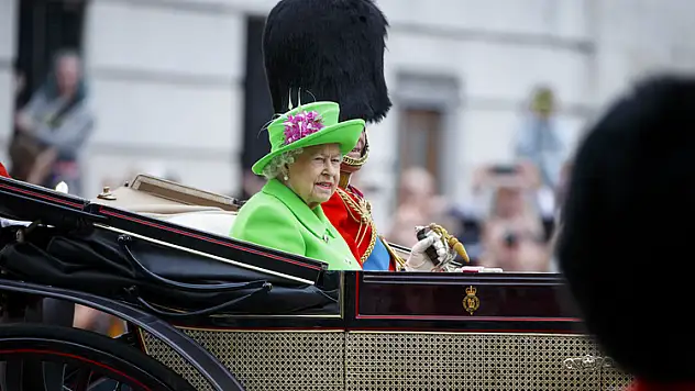 Kraliçe Elizabeth öldü! Tahtın yeni sahibi Charles oldu