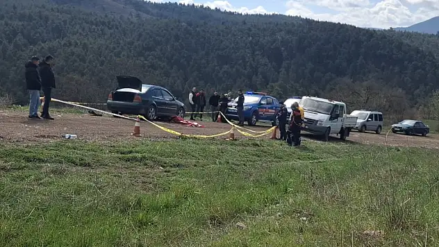 Kriko kaydı, tamir ettiği otomobilin altında hayatını kaybetti