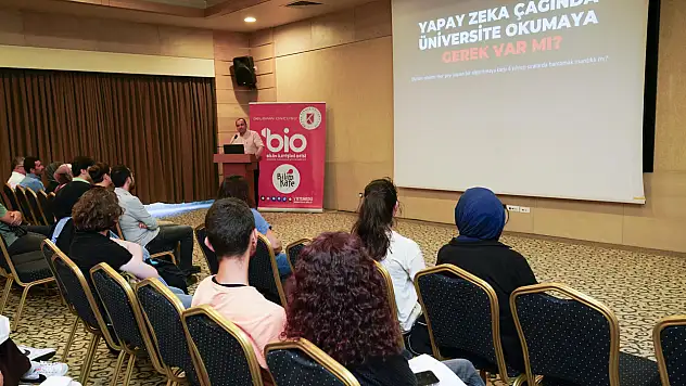 KTÜN'den aday öğrencilere rehber: Yapay zekâ çağında geleceğin meslekleri anlatıldı
