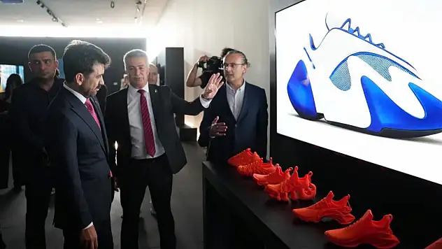 KTÜN TBMYO IDAF'25'te yapay zekâ destekli tasarımlarıyla yerini aldı