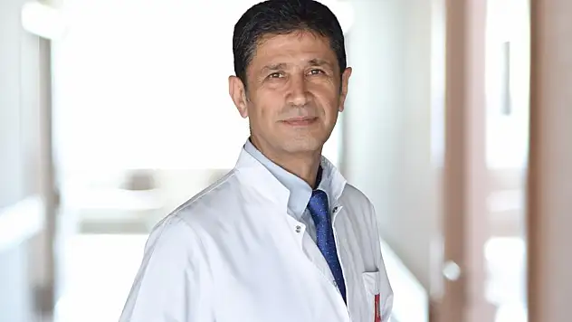 Kulak arkasındaki ağrıya dikkat: Yüz felci böyle başlıyor