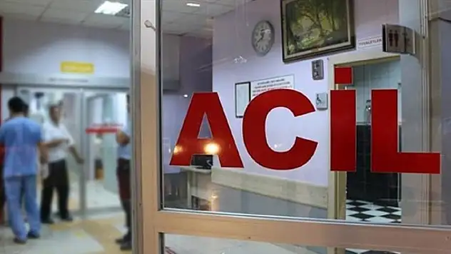 Kumbarasını açmaya çalışan çocuk dilini kesti