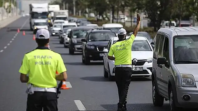 Kural ihlali yapan sürücülere 937 bin lira ceza kesildi