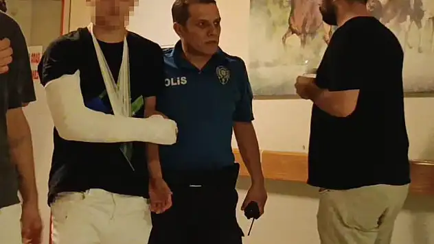 Laf atma kavgası kanlı bitti: 1 yaralı