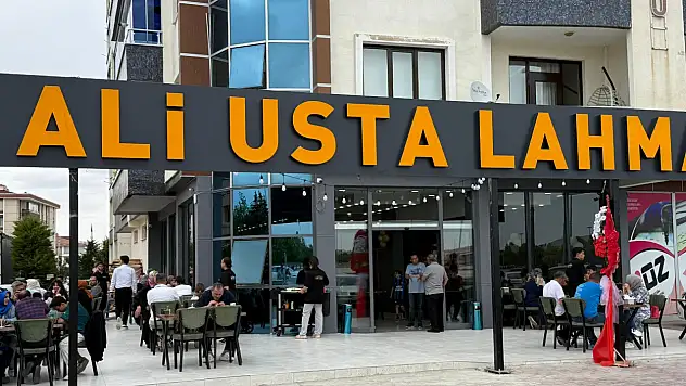 Lahmacun ve yağ somunu yemeğinin yeni adresi: Ali Usta Express!