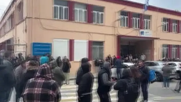 Liman kapandı, Türk yolcular adada mahsur kaldı