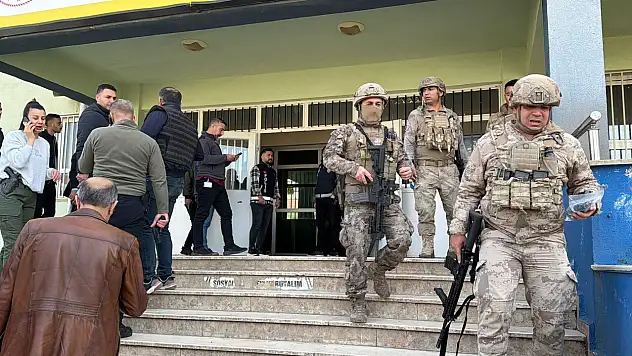 Lisede silahlı saldırı! 16 kişi yaralandı