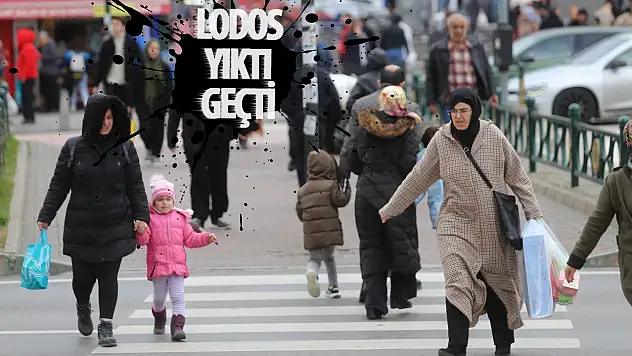 Lodos etkili oldu: İnsanlar yürümekte zorluk çekti!
