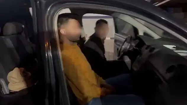 Lüks araçlarla göçmen kaçakçılığı! 'VIP hizmet' veren 2 organizatör tutuklandı!