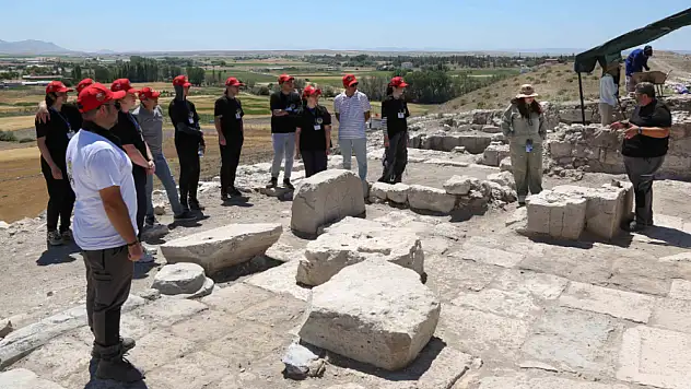 Lystra Antik Kenti örmek oluyor!