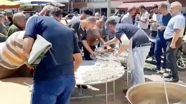 Madeni İşler Odası Aşure Dağıttı