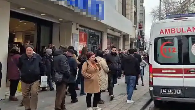 Mağazada korkunç kaza! Merdivenlerden düşen kadın yaşam savaşı veriyor!