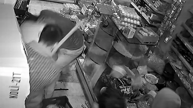 Markete sığındı, saldırıdan kurtulamadı: 11 yaşındaki kız çocuğu bıçaklandı