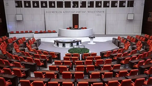 Mecliste gündem yoğun: Doğum izninden sosyal medya düzenlemesine kadar her şey masada!