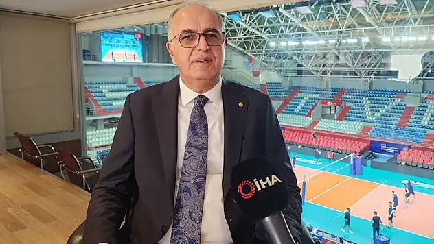 Mehmet Akif Üstündağ kimdir? Mehmet Akif Üstündağ eşi kimdir? Mehmet Akif Üstündağ voleybol oynadı mı?