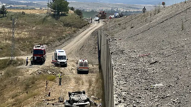 Memleket yolunda acı kaza: Baba öldü, anne ve 2 çocuk ağır yaralandı