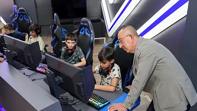 Meram Belediyesi Yaz Okulu'nda teknoloji, sanat ve bilim bir arada