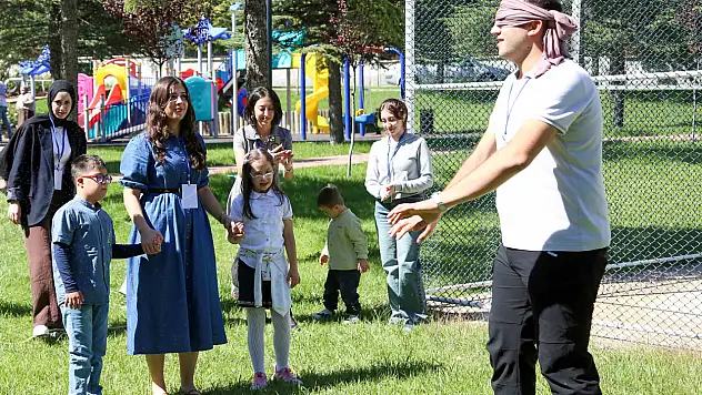 Meram'da Down sendromlu bireyler için renkli oyun şöleni