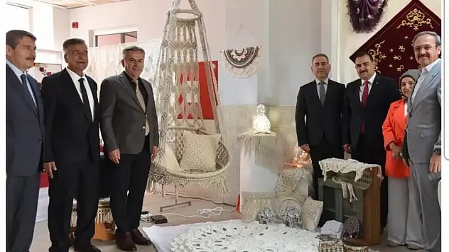 Meram Halk Eğitimi Merkezi yıl sonu sergisi açıldı