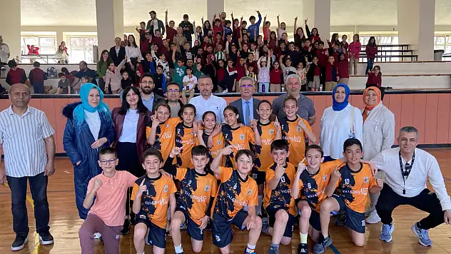 Meram'ın minik şampiyonları geleneksel oyunlarla yarıştı