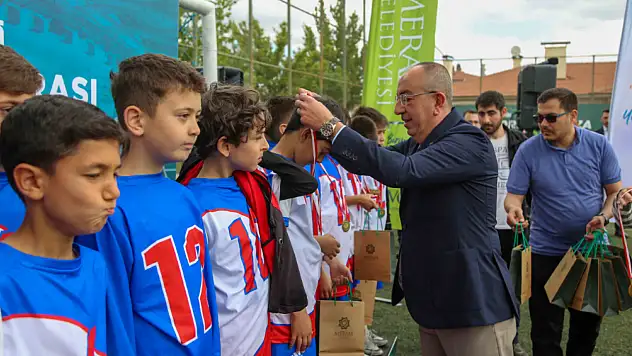 Meramlı minik futbolcular MEGA şöleninde nefes kesti