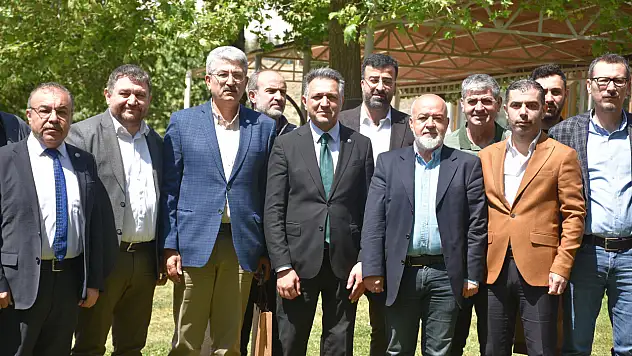 Metin Aksoy üniversitede yürütülen çalışmalar hakkında bilgi verdi