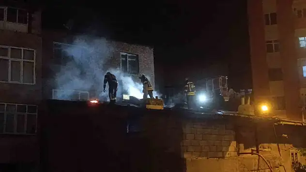 Metruk binada yangın çıktı