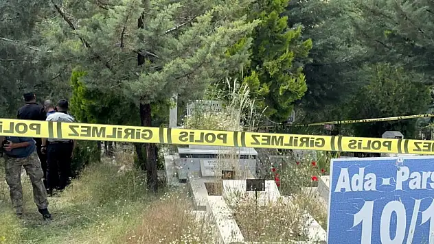 Mezarda canına kıydı