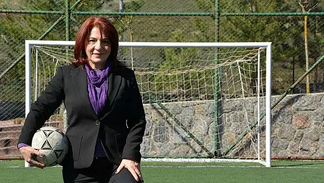 MHK'nın ilk kadın başkanı Lale Orta oldu