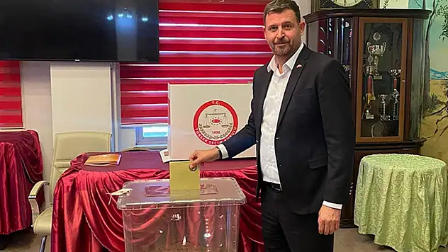 MHP Akşehir'de mevcut başkan güven tazeledi