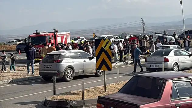 MHP'li milletvekili ve il başkanının konvoyunda kaza: 1 ölü, 4 yaralı